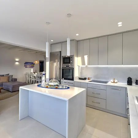 Ioli, Private Swimming Pool, 3 Bedrooms Villa *