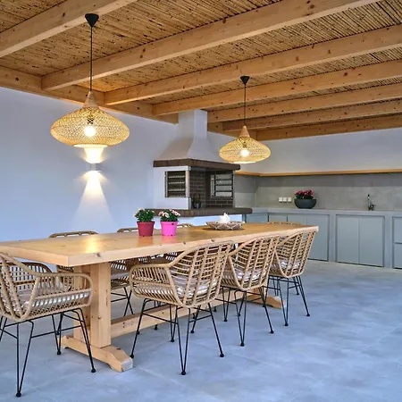 Ioli, Private Swimming Pool, 3 Bedrooms Villa *